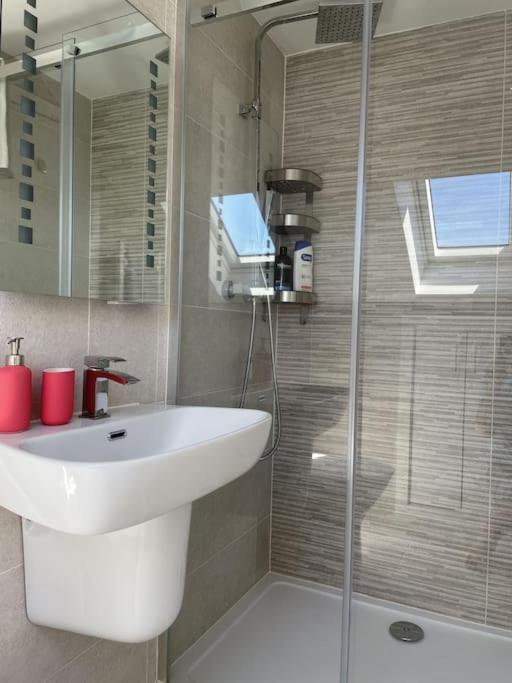 Paradigm House, Modern 2-Bedroom Duplex Apartment 2, Free Parking, Oxford Exteriör bild