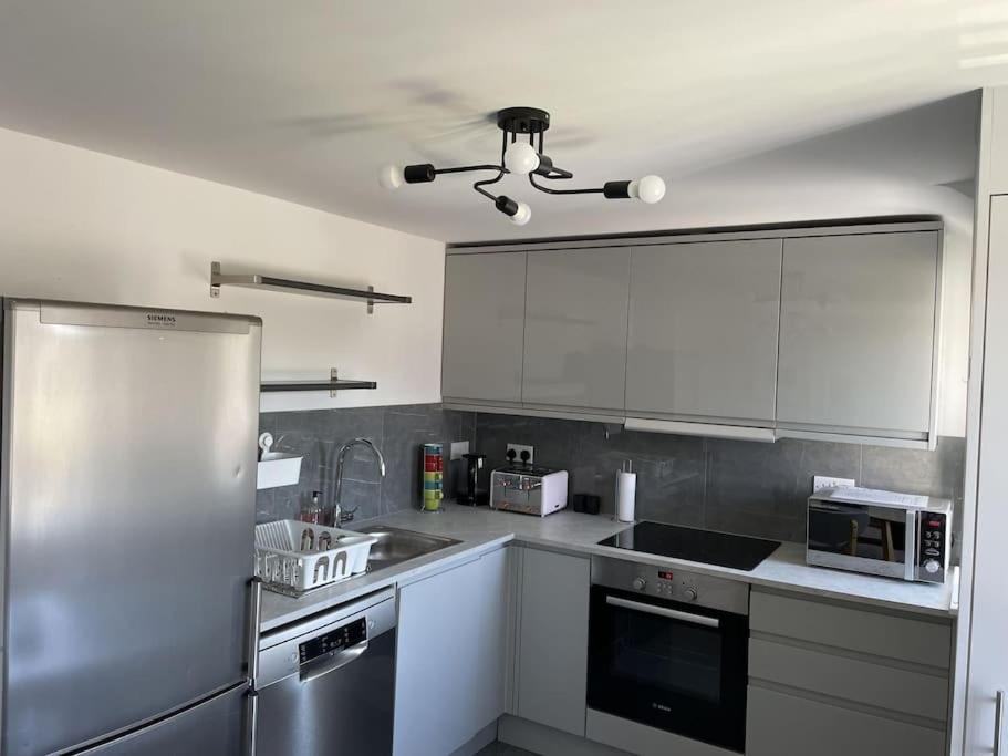 Paradigm House, Modern 2-Bedroom Duplex Apartment 2, Free Parking, Oxford Exteriör bild